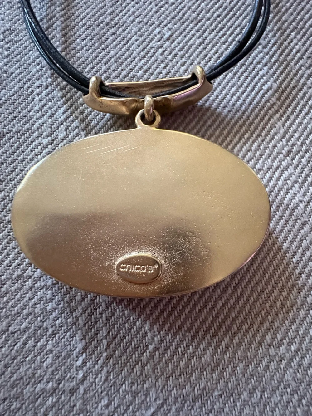 Chico’s hammered gold tone mixed stone look pendant on cord necklace
